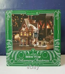 DEPT 56 Dickens Village WELCOMING CHRISTMAS Gift Set! Candle lights! Beautiful