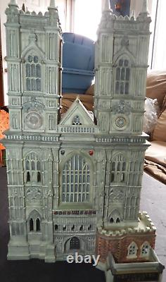 Department 56 WESTMINSTER ABBEY Dickens Village Series 56 58517 withlight & Box