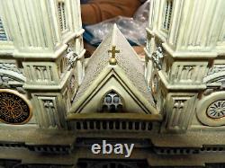 Department 56 WESTMINSTER ABBEY Dickens Village Series 56 58517 withlight & Box