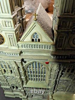 Department 56 WESTMINSTER ABBEY Dickens Village Series 56 58517 withlight & Box