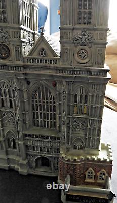 Department 56 WESTMINSTER ABBEY Dickens Village Series 56 58517 withlight & Box