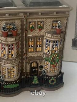 Dept 56 1996 Dickens Village Series Lighted Mulberrie Court #58345 with Box