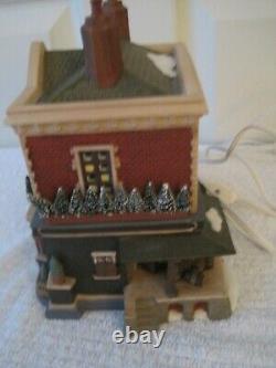 Dept 56 Dickens Village The Horse and Hounds Pub $140.95