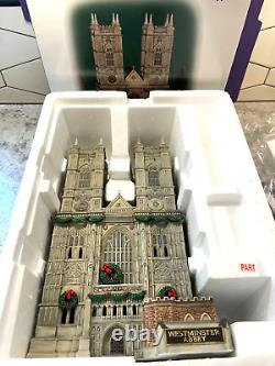 Dept 56 Dickens Village WESTMINSTER ABBEY in Box with Foam 5851-7 with Garland