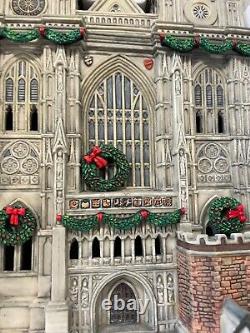 Dept 56 Dickens Village WESTMINSTER ABBEY in Box with Foam 5851-7 with Garland