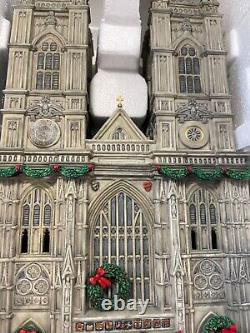 Dept 56 Dickens Village WESTMINSTER ABBEY in Box with Foam 5851-7 with Garland