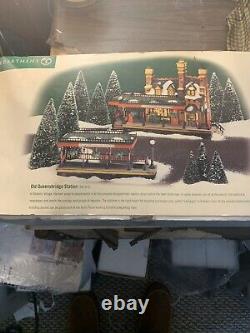 Dept 56 dickens village old queensbridge station